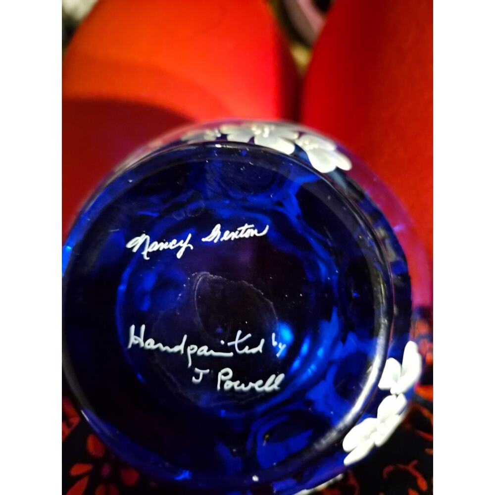 Vintage Fenton Cobalt Blue Handpainted Love Birds And Is Signed On Bottom... - Picture 4 of 4